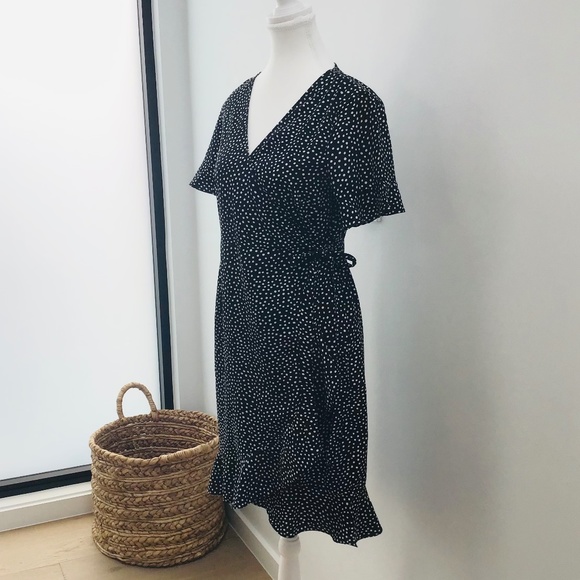 VERO MODA size M short sleeved mini wrap dress, black with white dots - Picture 9 of 11